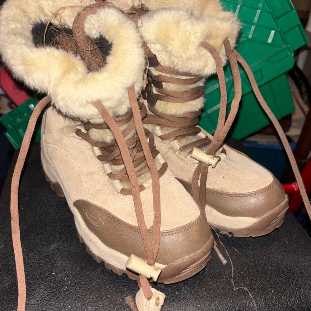 Hi-Tec Cream and Brown Winter Boots with Fuzzy Lining